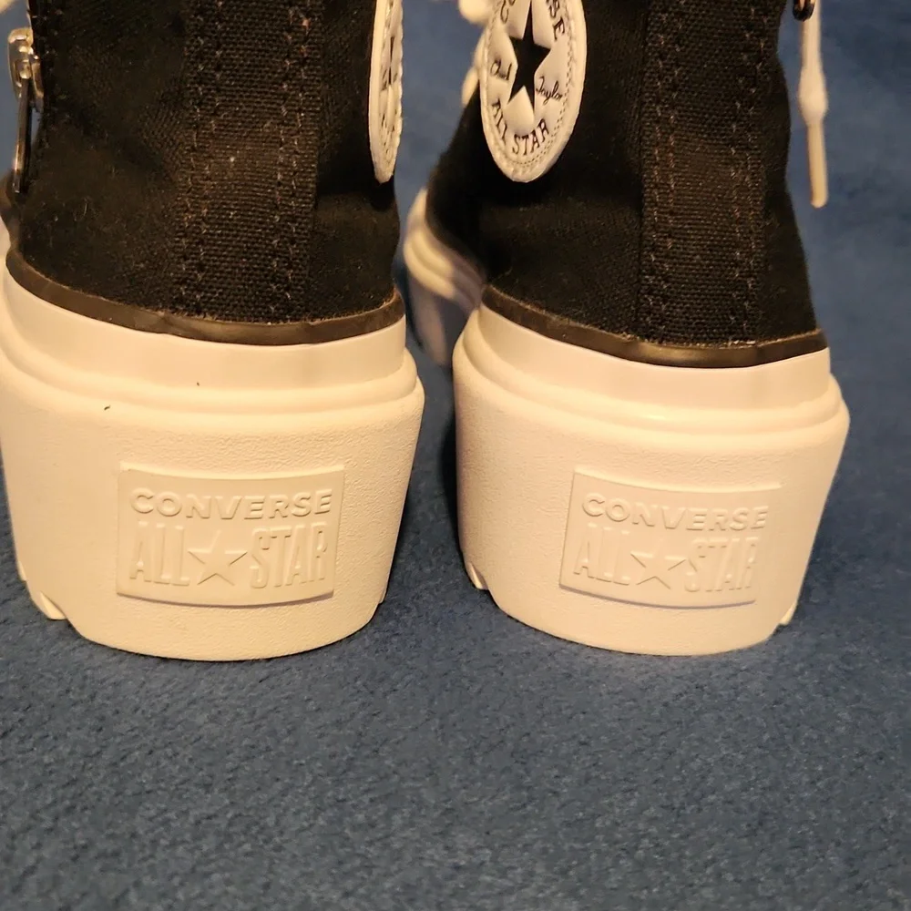 CONVERSE KIDS Black High-Top Sneakers with White Soles Size 2. - Picture 4 of 9